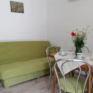 Navy Apartments Apartman